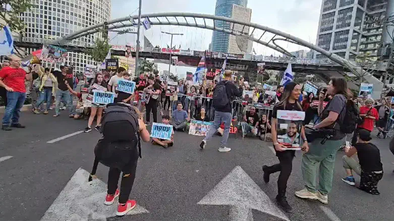 Протестующие блокируют Шаар-Бегин (Тель-Авив)