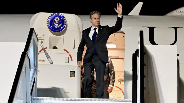 Blinken disembarks at Ben Gurion Airport