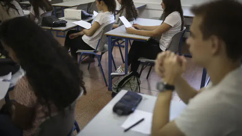תלמידים בכיתה. ארכיון