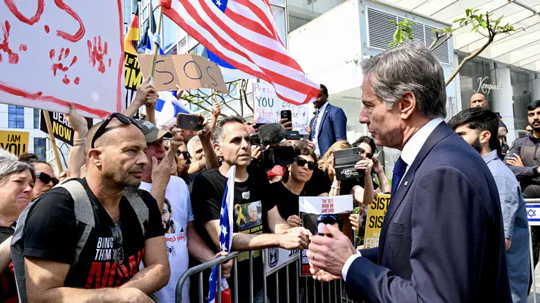Antony Blinken with protesters in Tel Aviv