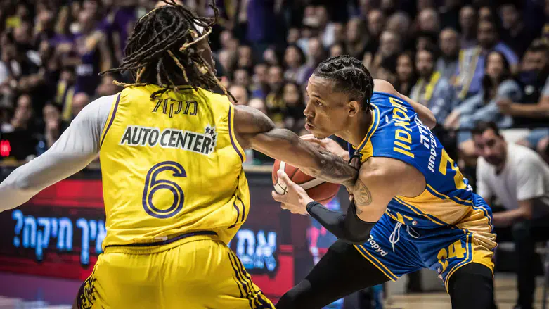 ג'ו תומאסון מול חולון