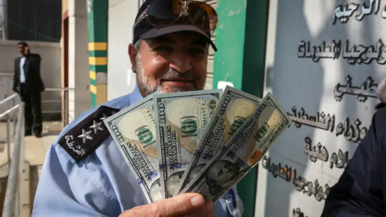 Hamas members get salaries in Rafah