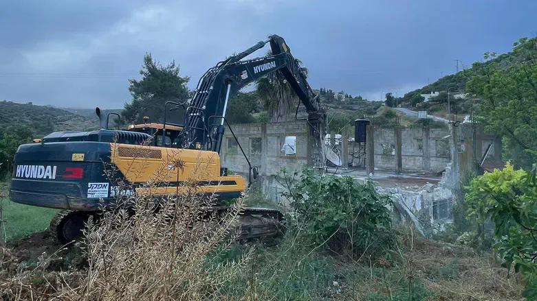 הריסת הבנייה הבלתי חוקית