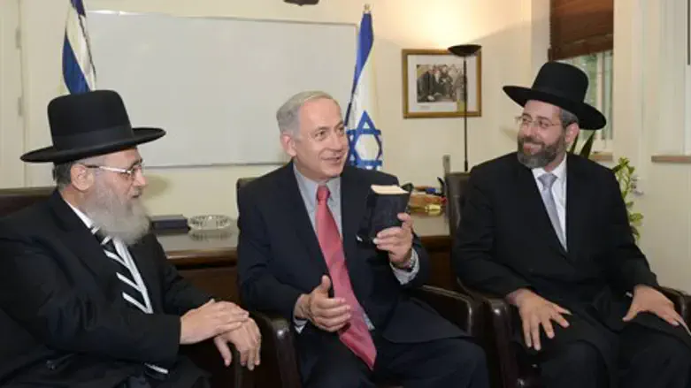 Netanyahu with Rabbis Yosef, Lau