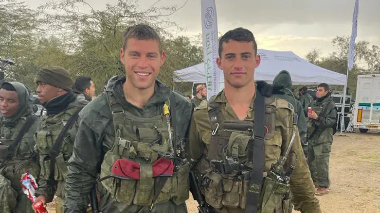 סרן שביט בן משה עם אחיו רס"ן אריאל בן משה ז"ל