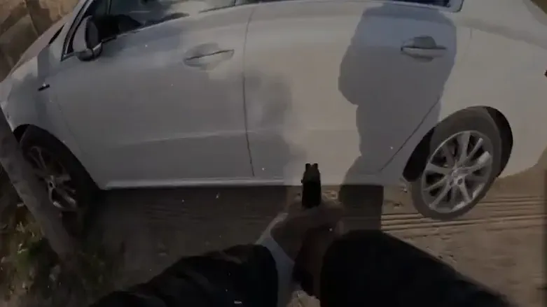 Кадр из видеосъемки, запечатлевшей убийство еврея в Египте