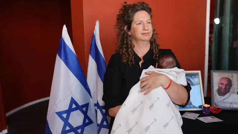 אלה חיים עם בנה לוטן