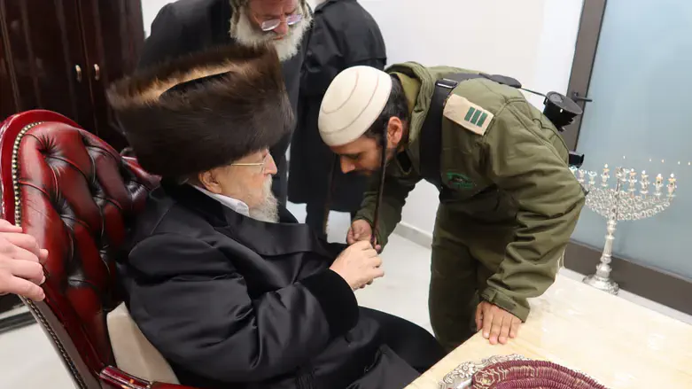 הרב הראל אריה בחנוכה האחרון אצל האדמו"ר
