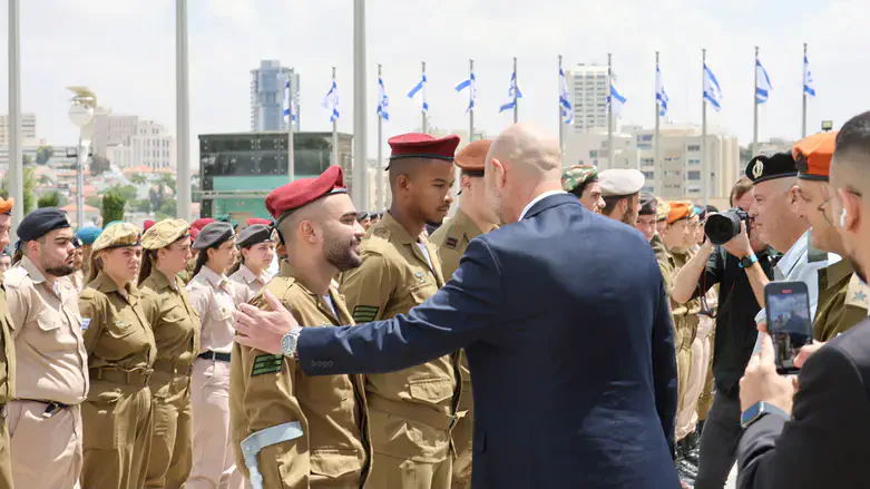 Ohana with the outstanding soldiers