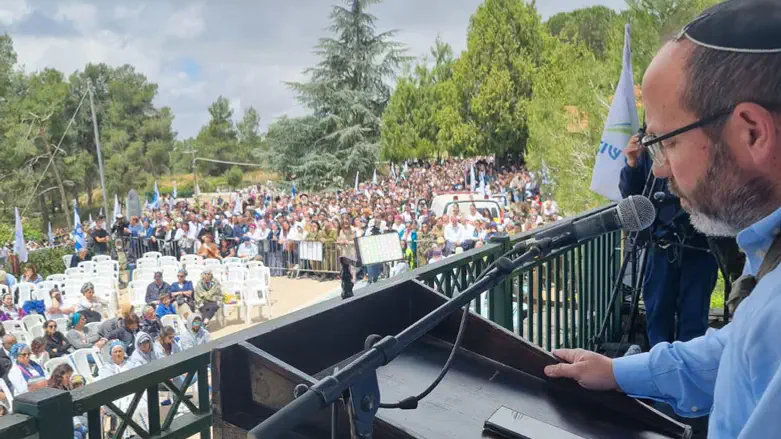 צביקה מור במהלך הטקס