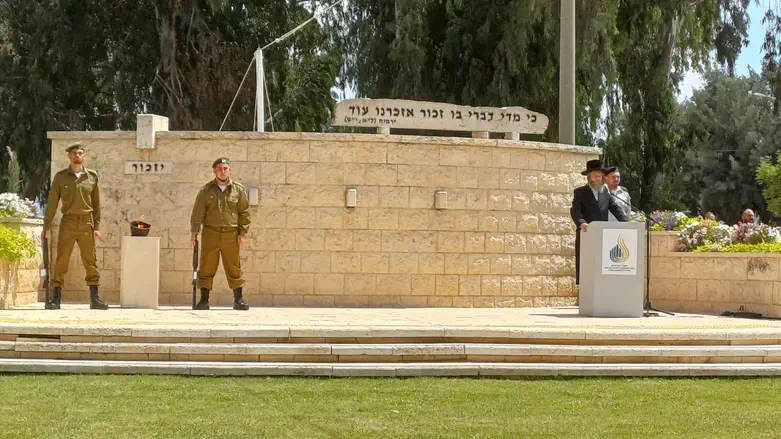 טסלר בנאומו