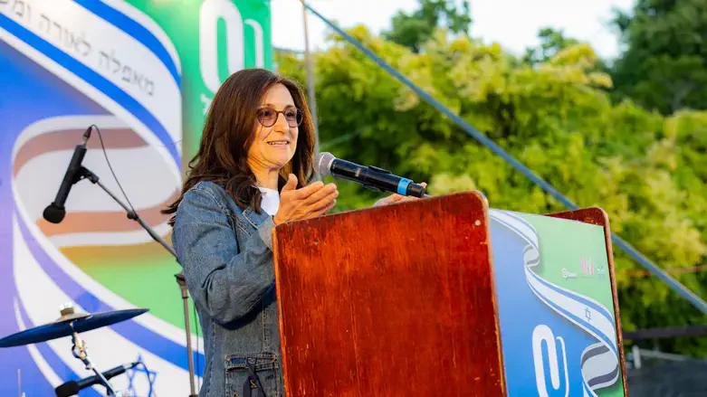 Bereaved mother Jen Airley speaks at the ceremony