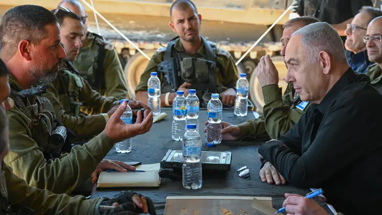Netanyahu meets soldiers