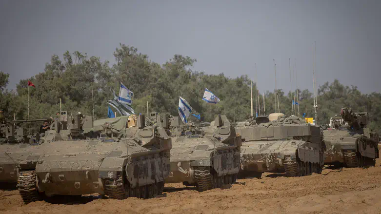Tanks near the Gaza border (illustrative)