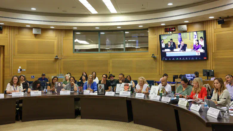 הדיון בוועדה