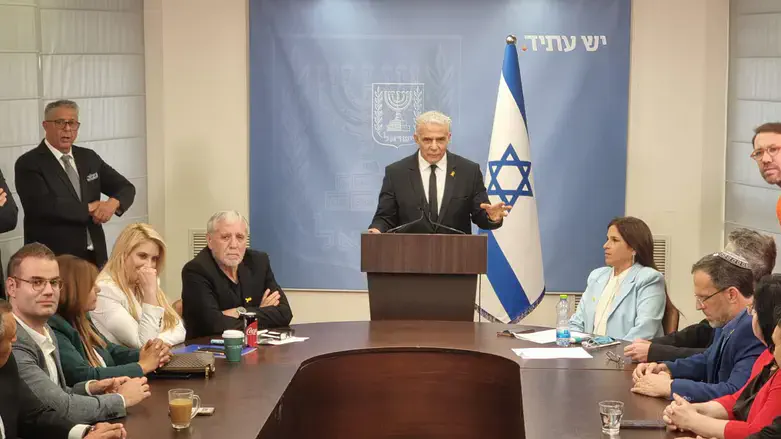 לפיד בישיבת הסיעה