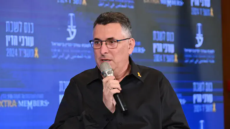 Гидеон Саар