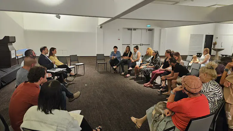 וסרלאוף עם המפונים