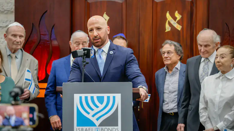 Joseph Abruzzo at Congregation Torah Ohr