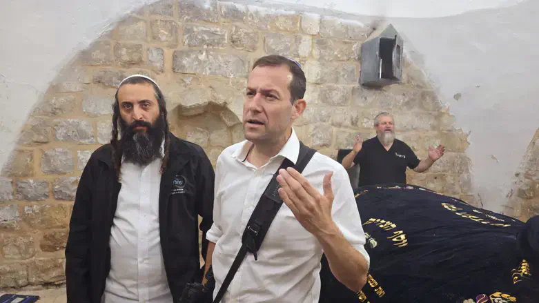 יוסי דגן בקבר יוסף
