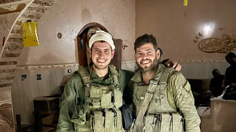 עמיאל ירחי עם אחיו בעזה