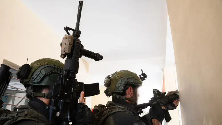 לוחמים במבצע לחילוץ החטופים