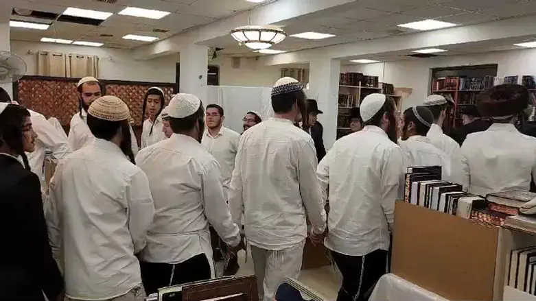 ישיבת נחלת יוסף חוגגת את שחרור החטופים