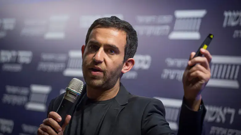 Акива Новик