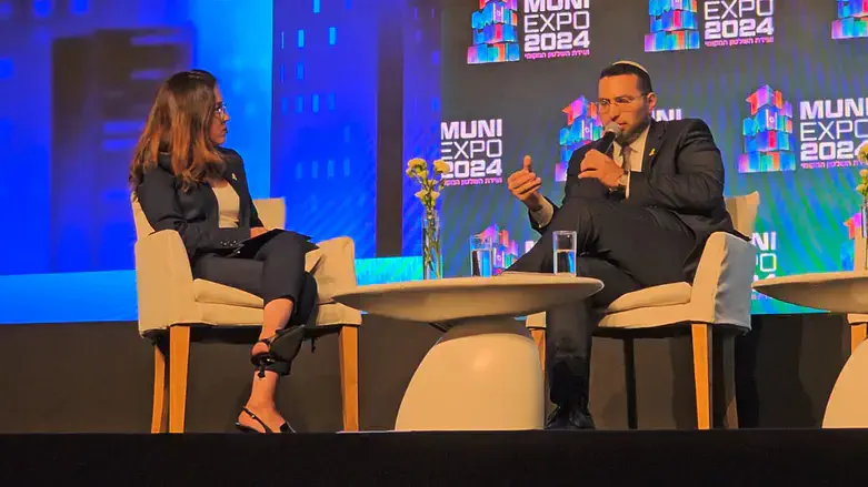 השר וסרלאוף בועידה