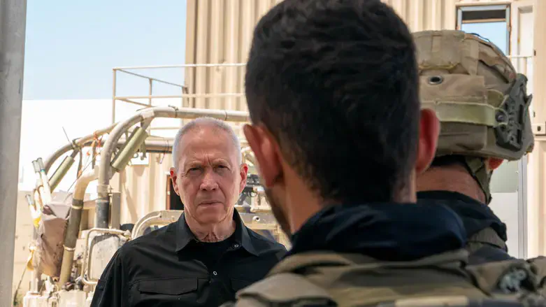 Йоав Галант и бойцы подразделения "Яхалом"