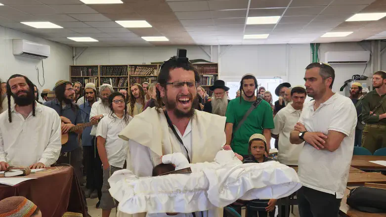 אריאל הורוביץ בברית בחומש