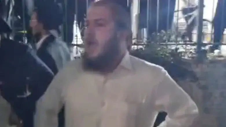 אחד המפגינים