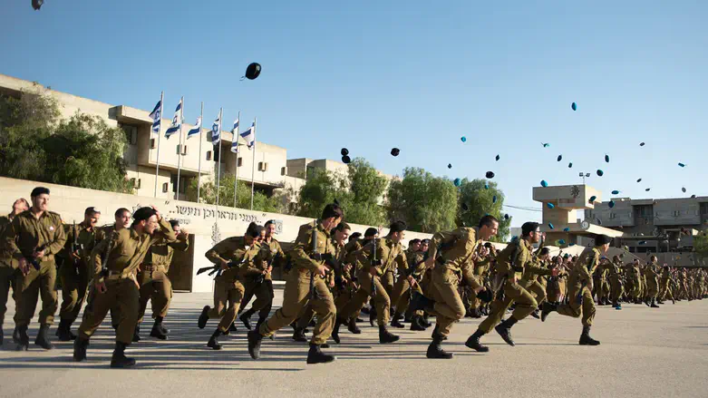 מסיימי קורס קצינים
