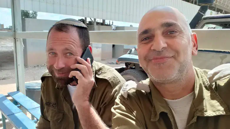 אלון וייס הי"ד ביחד עם יחזקאל עזריה הי"ד