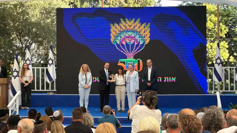 Yahaloma Zechut, Ofakim Resilience Center CEO, receives the Presidential Volunteer Medal