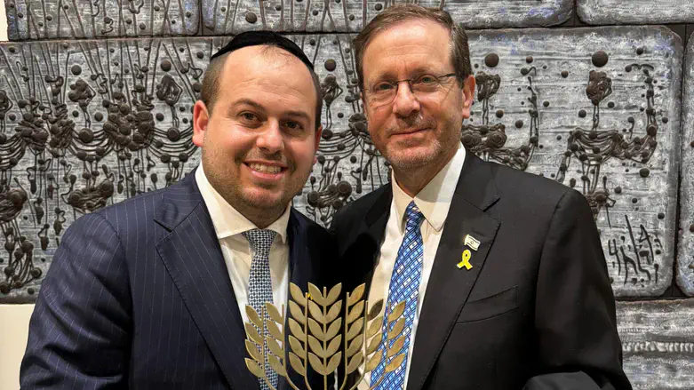 שי גראוכר והרצוג