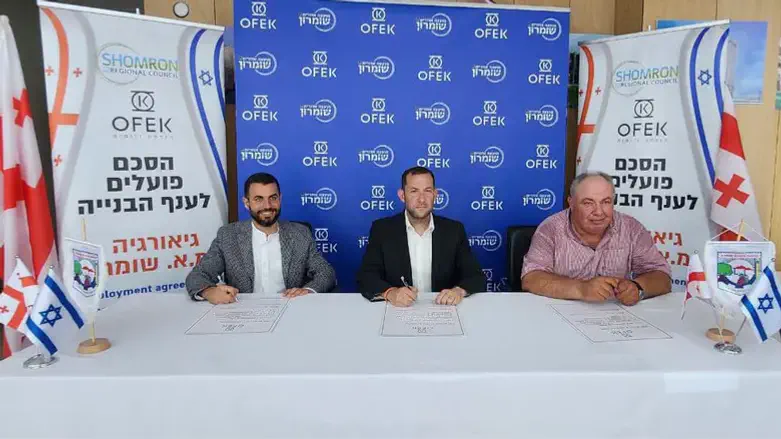 חתימת ההסכם: פועלי בנייה מגיאורגיה לשומרון