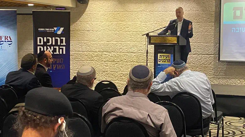 ג'ייסון גרינבלט עם הרבנים