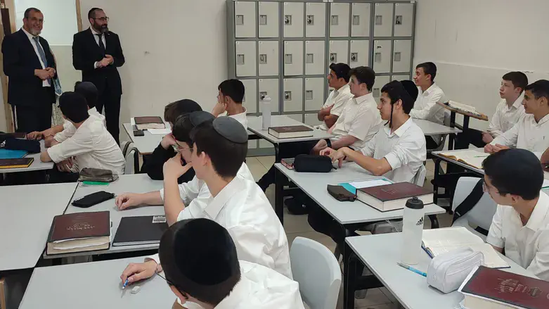 השגריר בביקורו