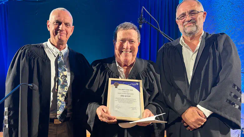 יהורם גאון בטקס