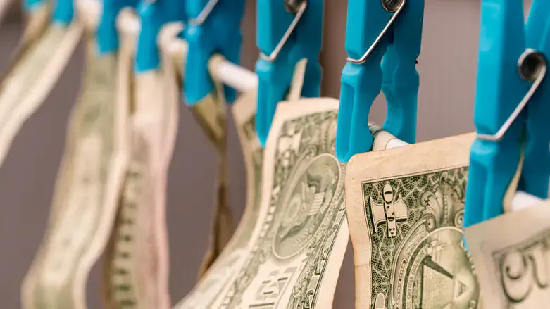 Money laundering (illustration)