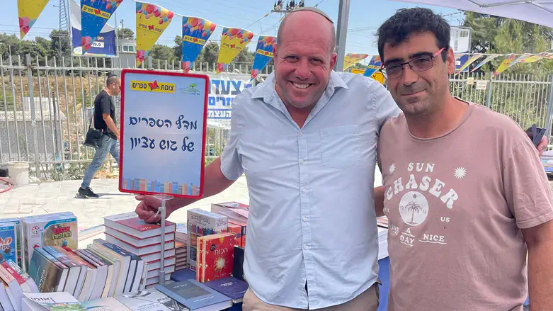 ירון רוזנטל בשבוע הספר בגוש עציון