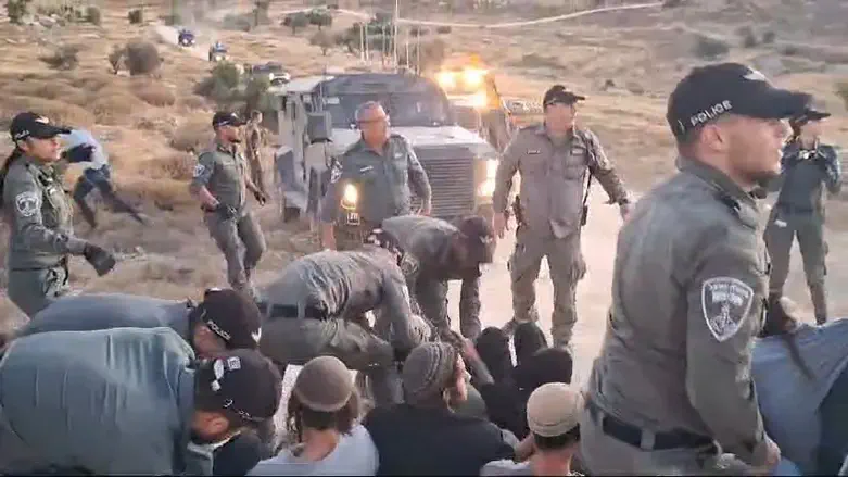 פינוי בכוח בגבעת צור הראל