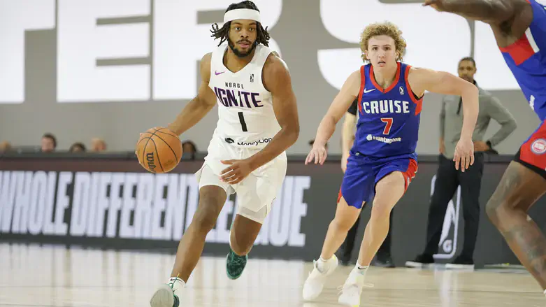 Ryan Turell (R) with the Motor City Cruise