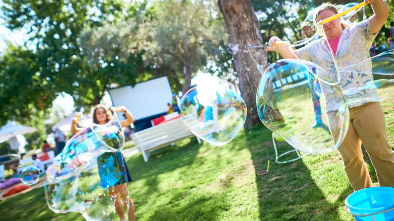 קמפינג בגינה