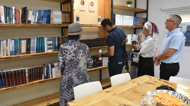 חנוכת הספרייה לזכר הנופלים