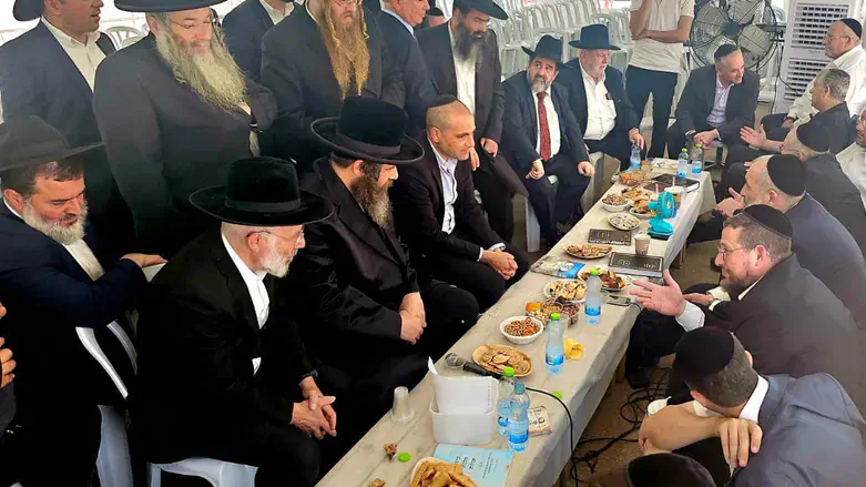 הרבי מפיטסבורג בניחום האבלים