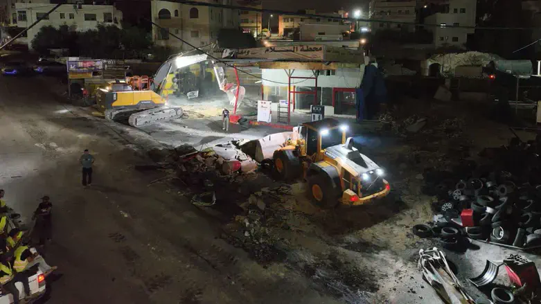 The demolition of the illegal gas station