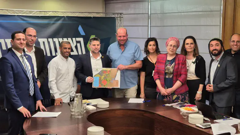 רוזנטל בישיבת סיעה