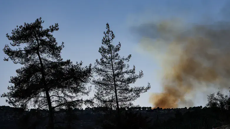 עשן עולה מהעיר קרית שמונה